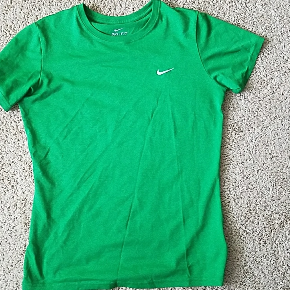 NIKE dri-fit t-shirt